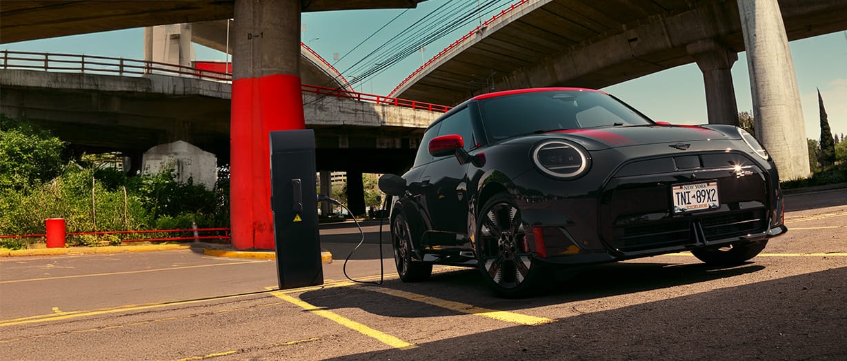 DER VOLLELEKTRISCHE MINI JOHN COOPER WORKS.