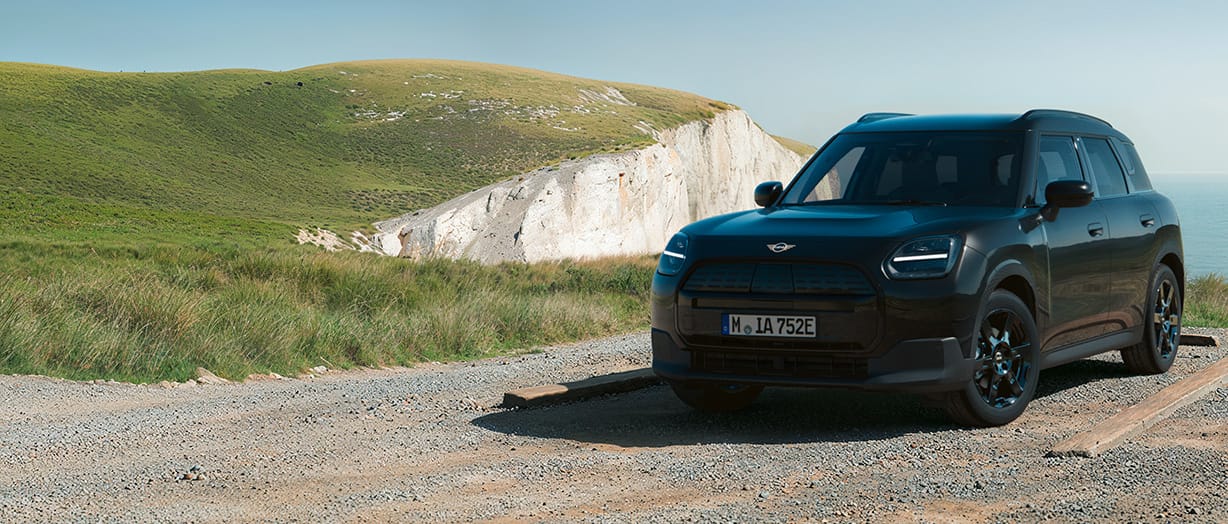 DER VOLLELEKTRISCHE MINI COUNTRYMAN BLACKYARD.